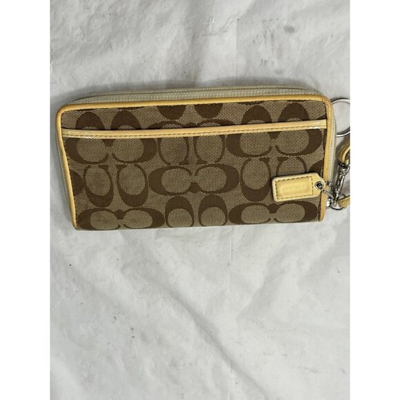 COACH F43811 Poppy DAISY  Wristlet Wallet - Picture 1 of 13